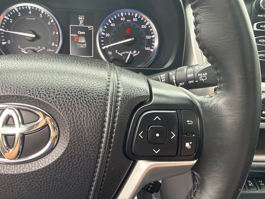 Photo 15 of this TOYOTA HIGHLANDER