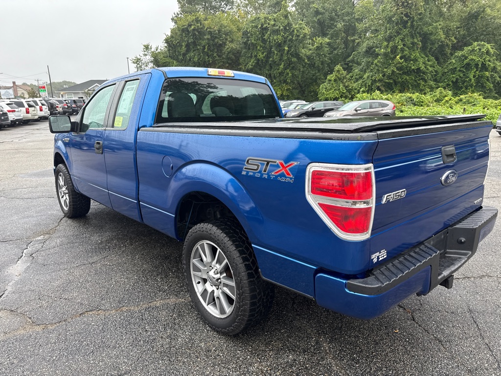 Photo 4 of this FORD F150