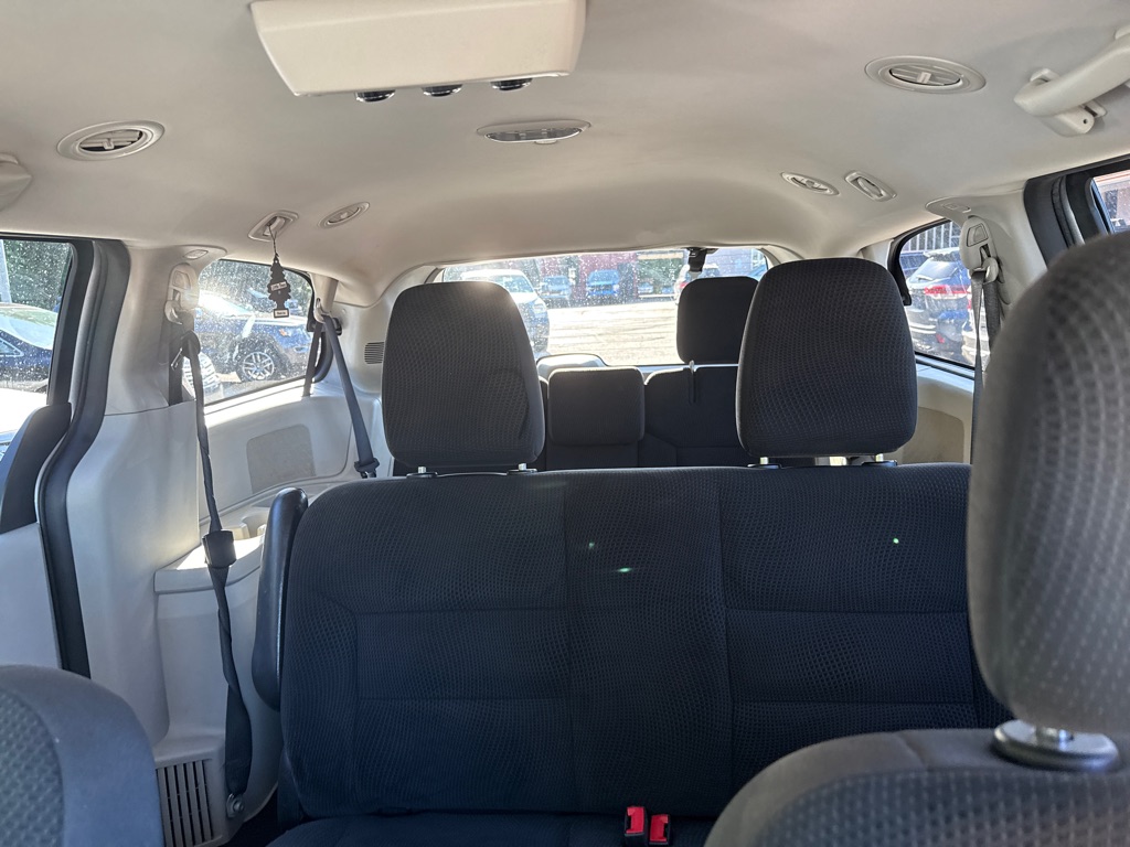 Photo 17 of this DODGE GRAND CARAVAN
