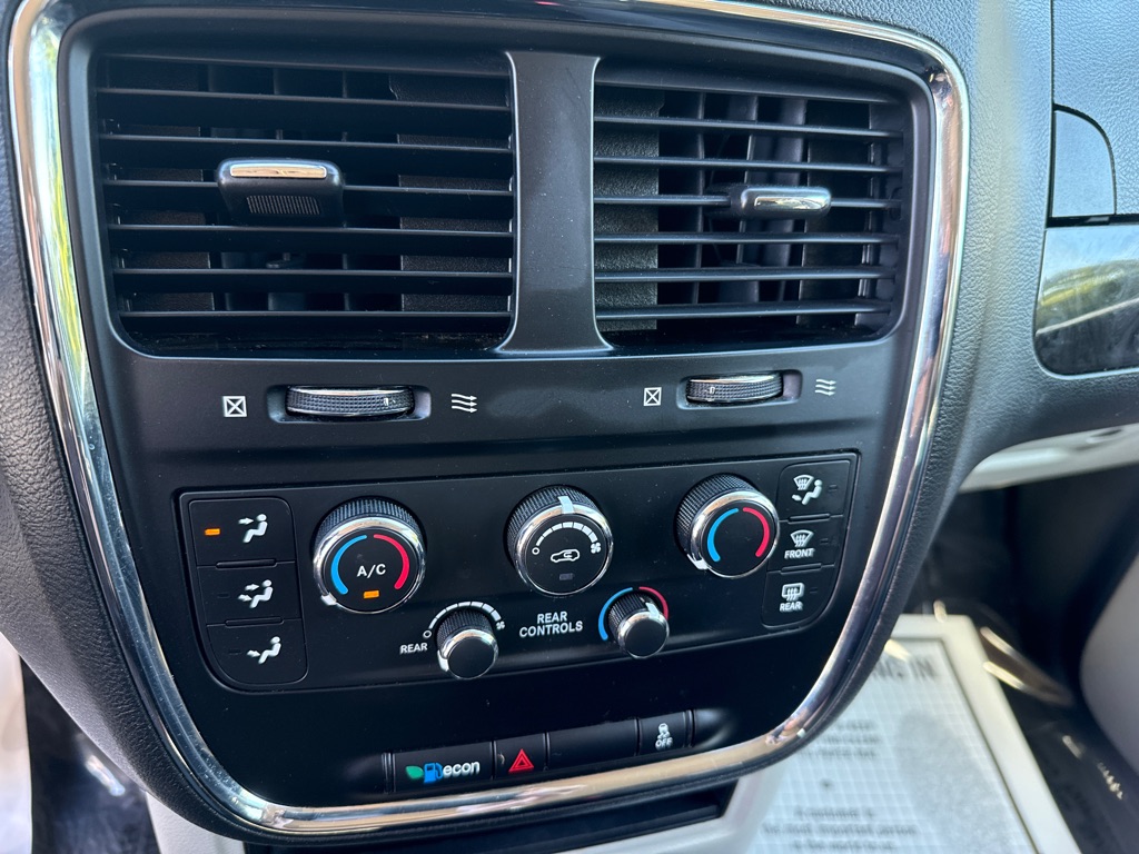 Photo 13 of this DODGE GRAND CARAVAN