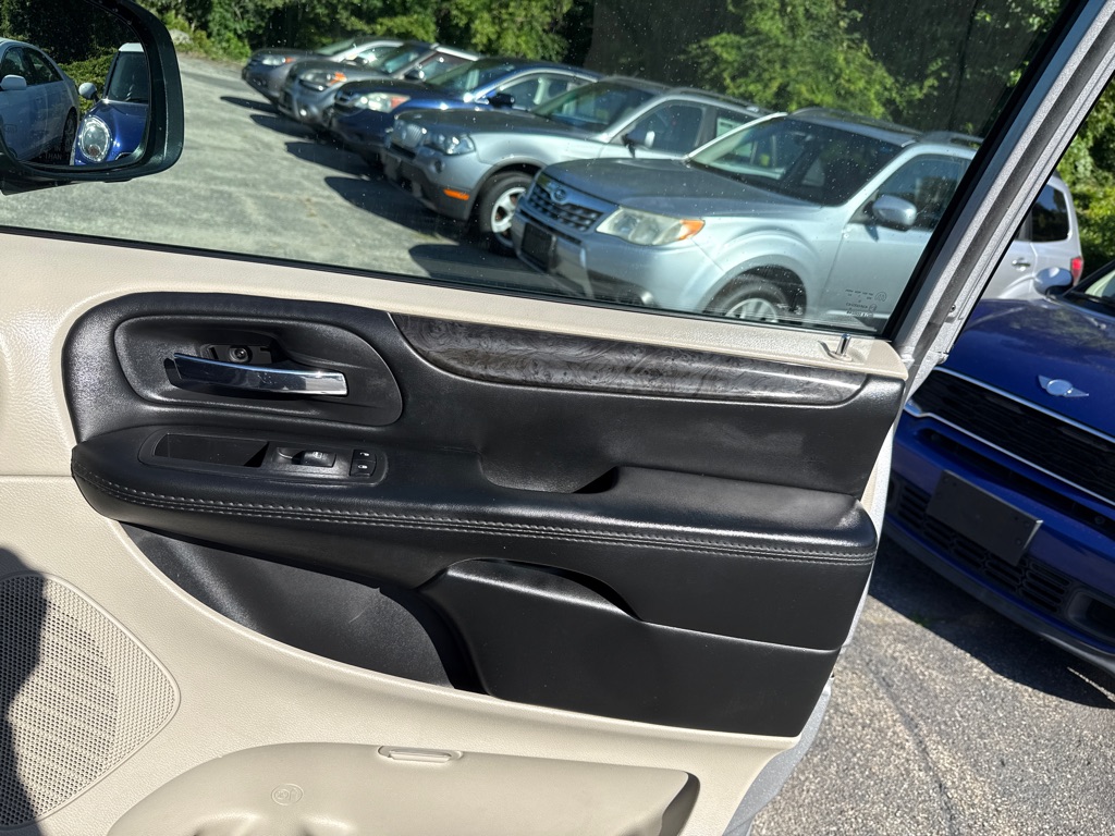 Photo 26 of this DODGE GRAND CARAVAN