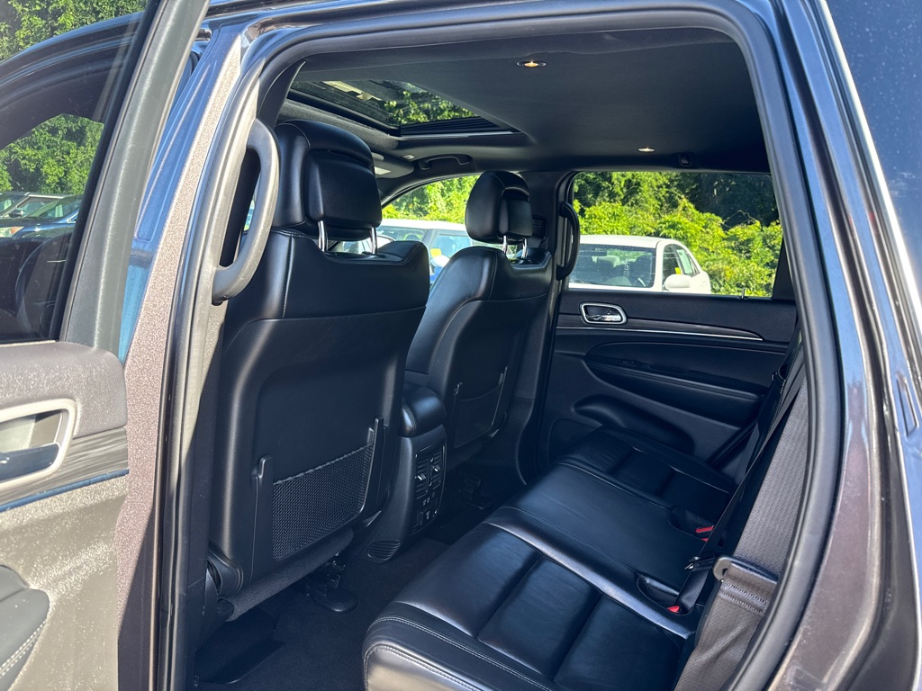 Photo 30 of this JEEP GRAND CHEROKEE