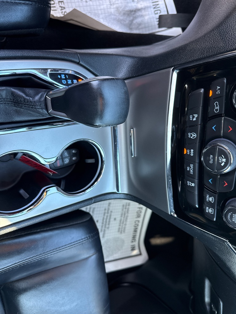 Photo 19 of this JEEP GRAND CHEROKEE