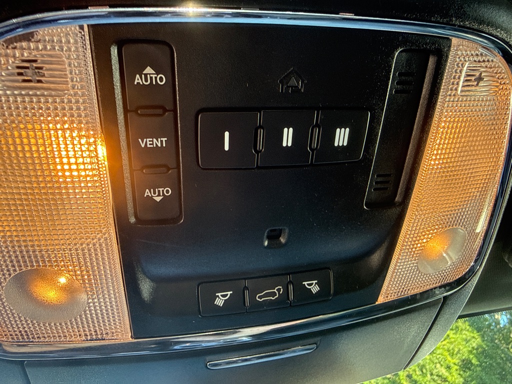 Photo 22 of this JEEP GRAND CHEROKEE
