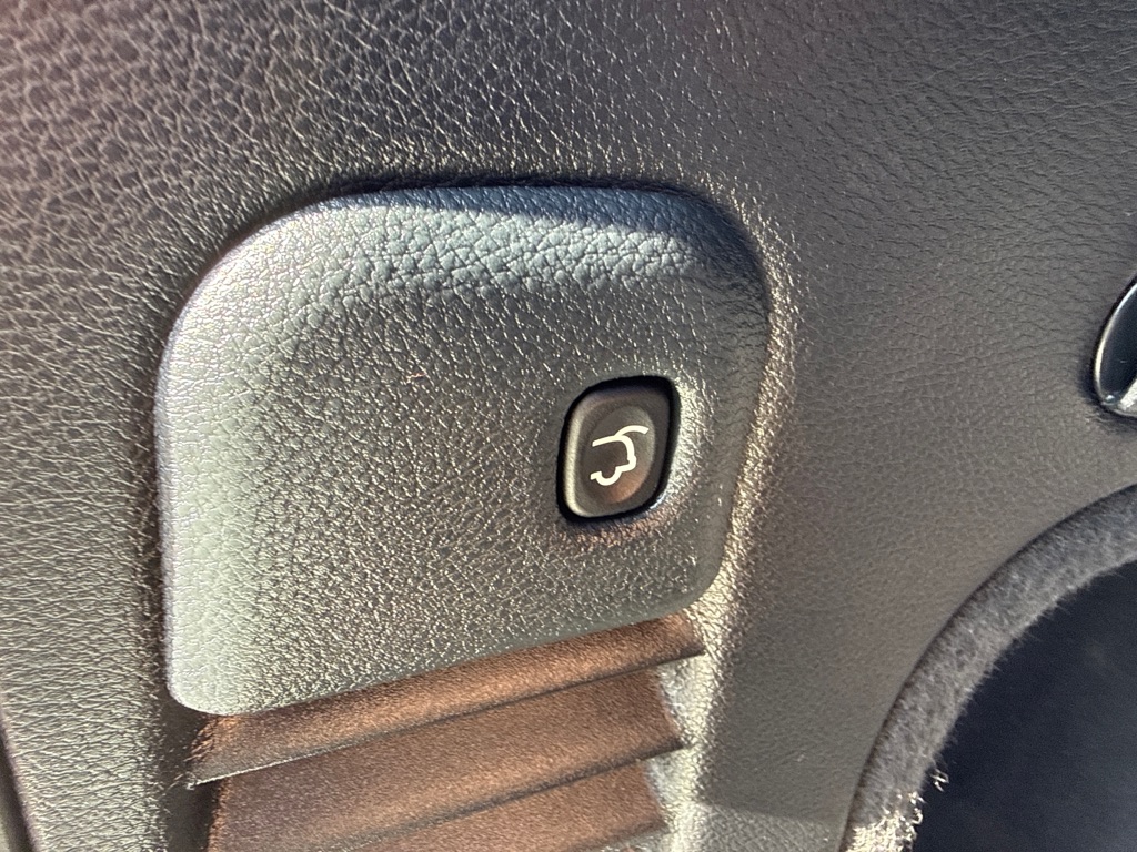 Photo 32 of this JEEP GRAND CHEROKEE