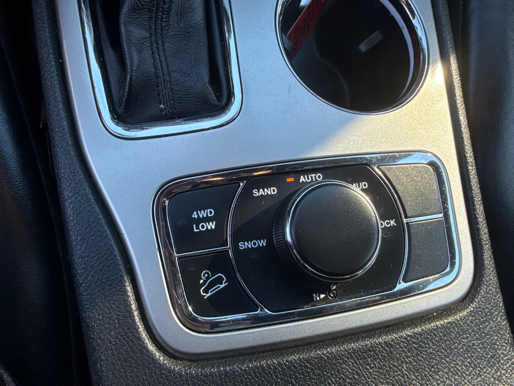 Photo 18 of this JEEP GRAND CHEROKEE