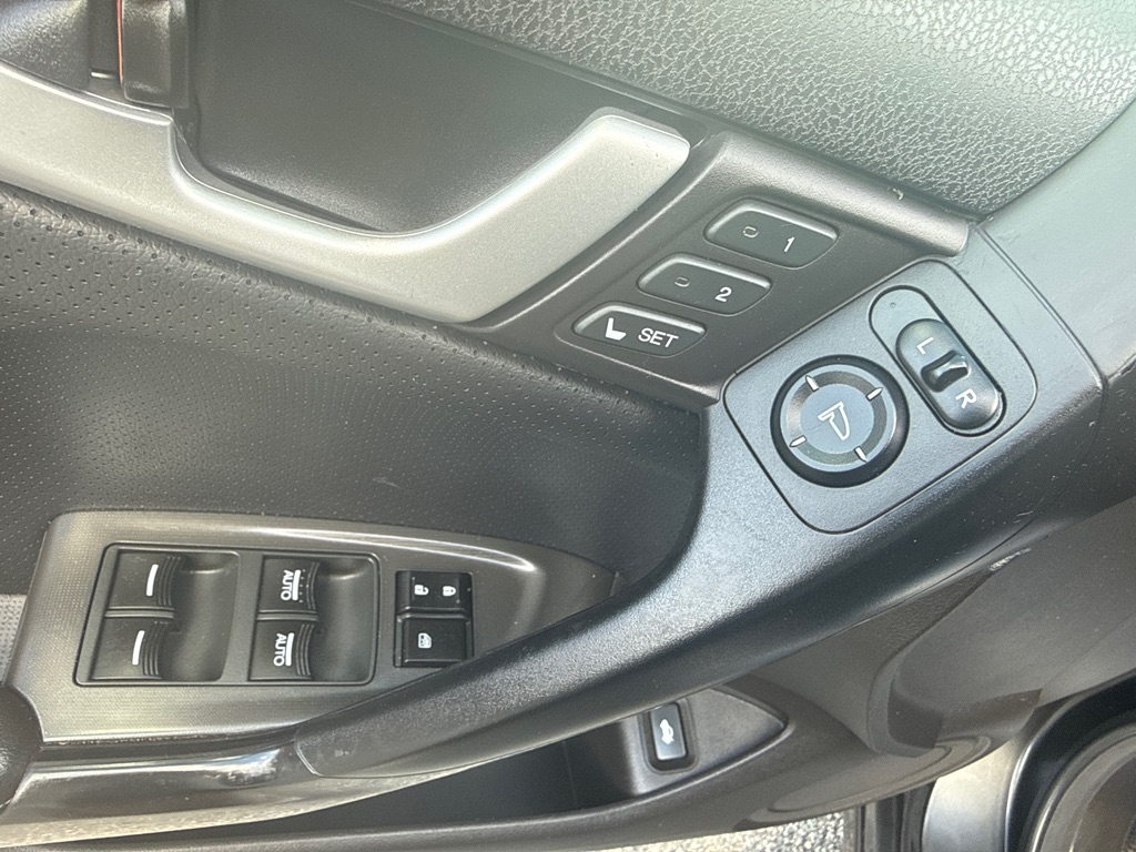 Photo 6 of this ACURA TSX W/TECH