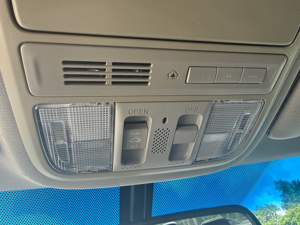 Photo 21 of this ACURA TSX W/TECH