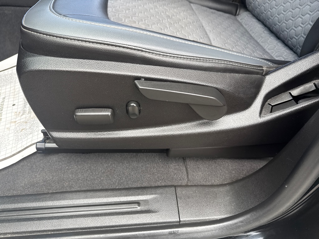 Photo 6 of this CHEVROLET COLORADO Z71