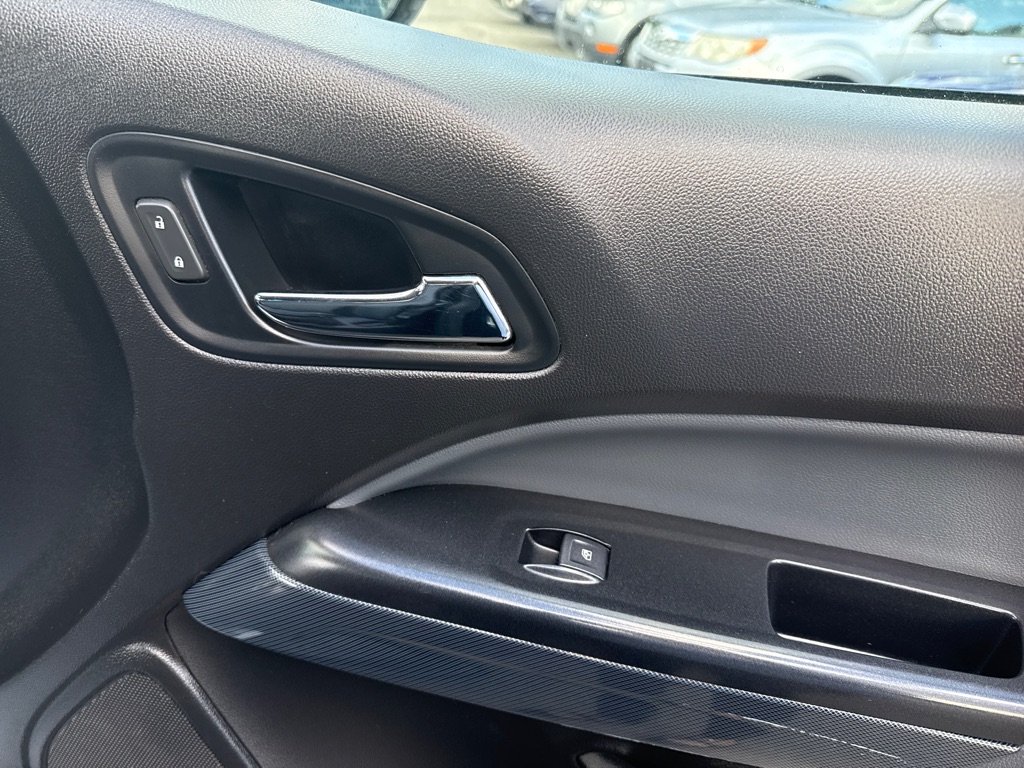 Photo 32 of this CHEVROLET COLORADO Z71