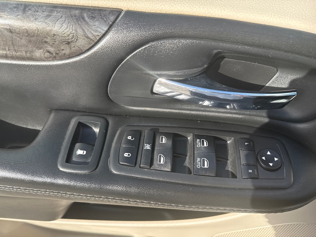 Photo 6 of this DODGE GRAND CARAVAN