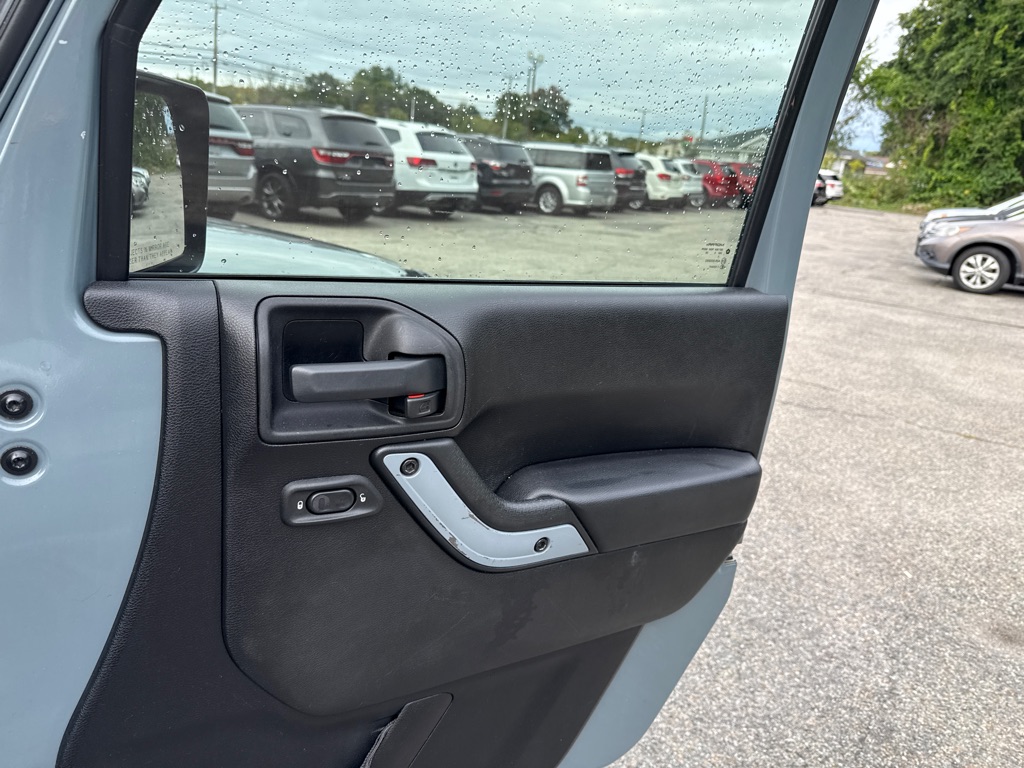 Photo 23 of this JEEP WRANGLER UNLIMI