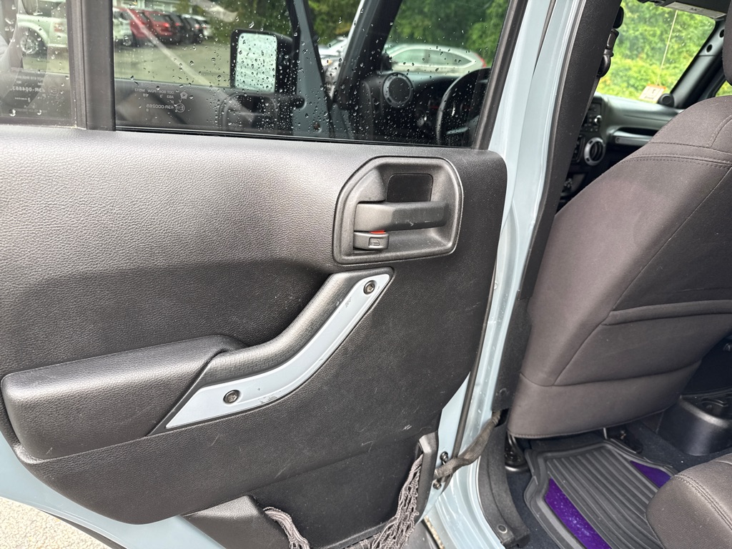 Photo 17 of this JEEP WRANGLER UNLIMI