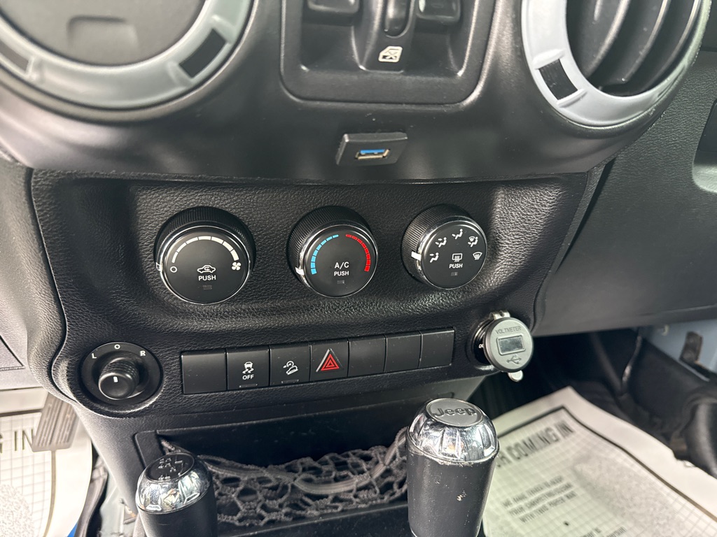 Photo 12 of this JEEP WRANGLER UNLIMI