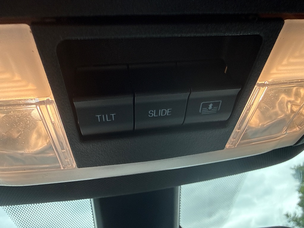 Photo 21 of this FORD EXPLORER