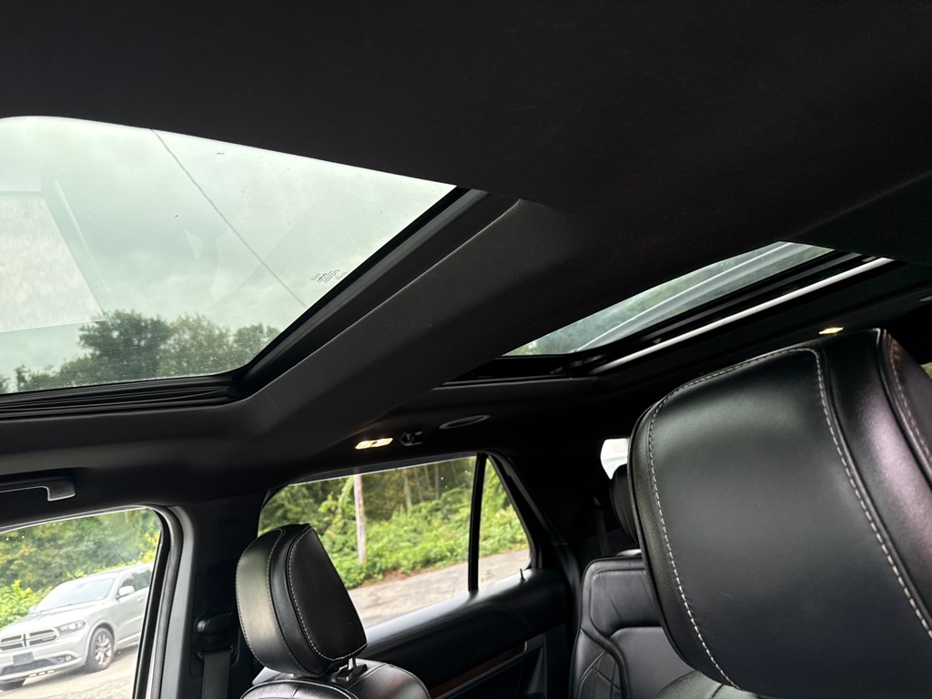 Photo 10 of this FORD EXPLORER