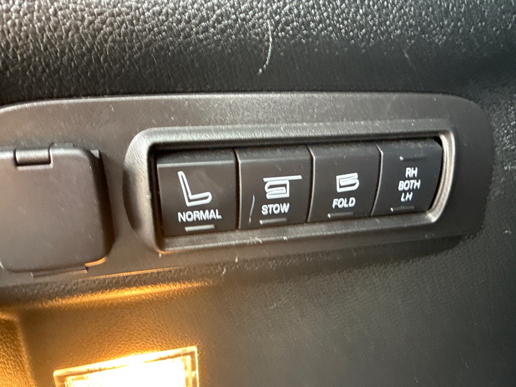 Photo 30 of this FORD EXPLORER