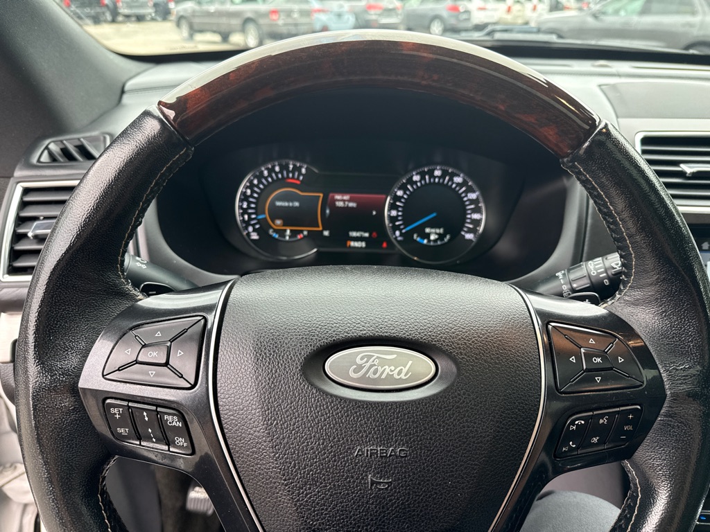 Photo 12 of this FORD EXPLORER