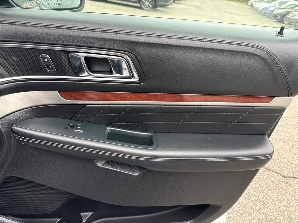 Photo 37 of this FORD EXPLORER