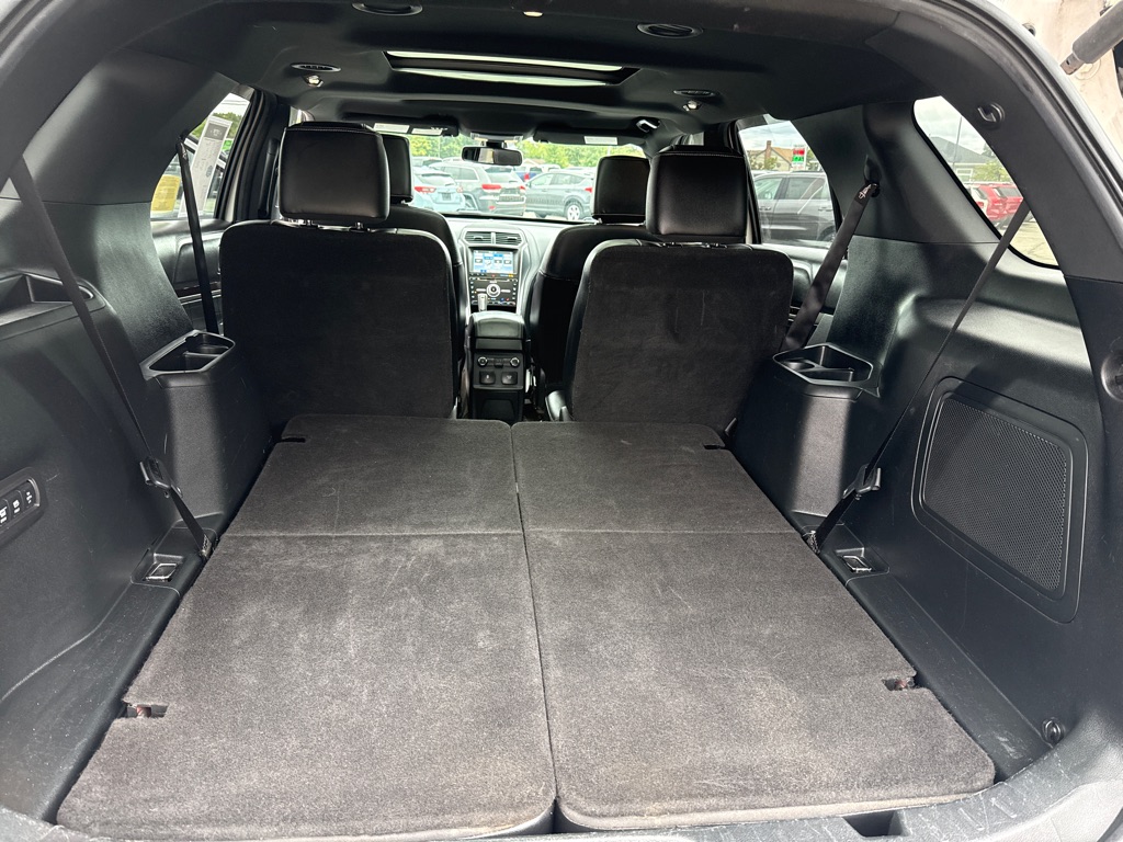 Photo 32 of this FORD EXPLORER