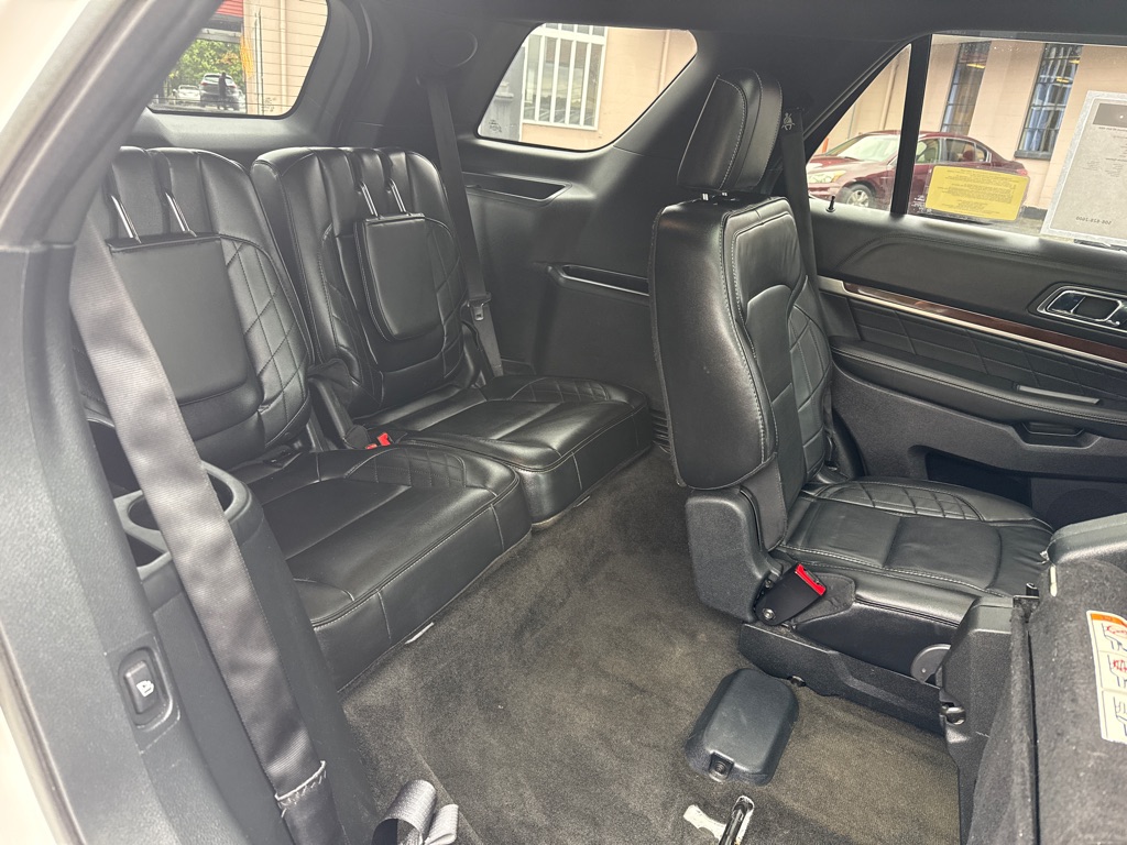 Photo 34 of this FORD EXPLORER