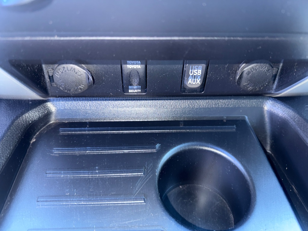 Photo 21 of this TOYOTA TUNDRA