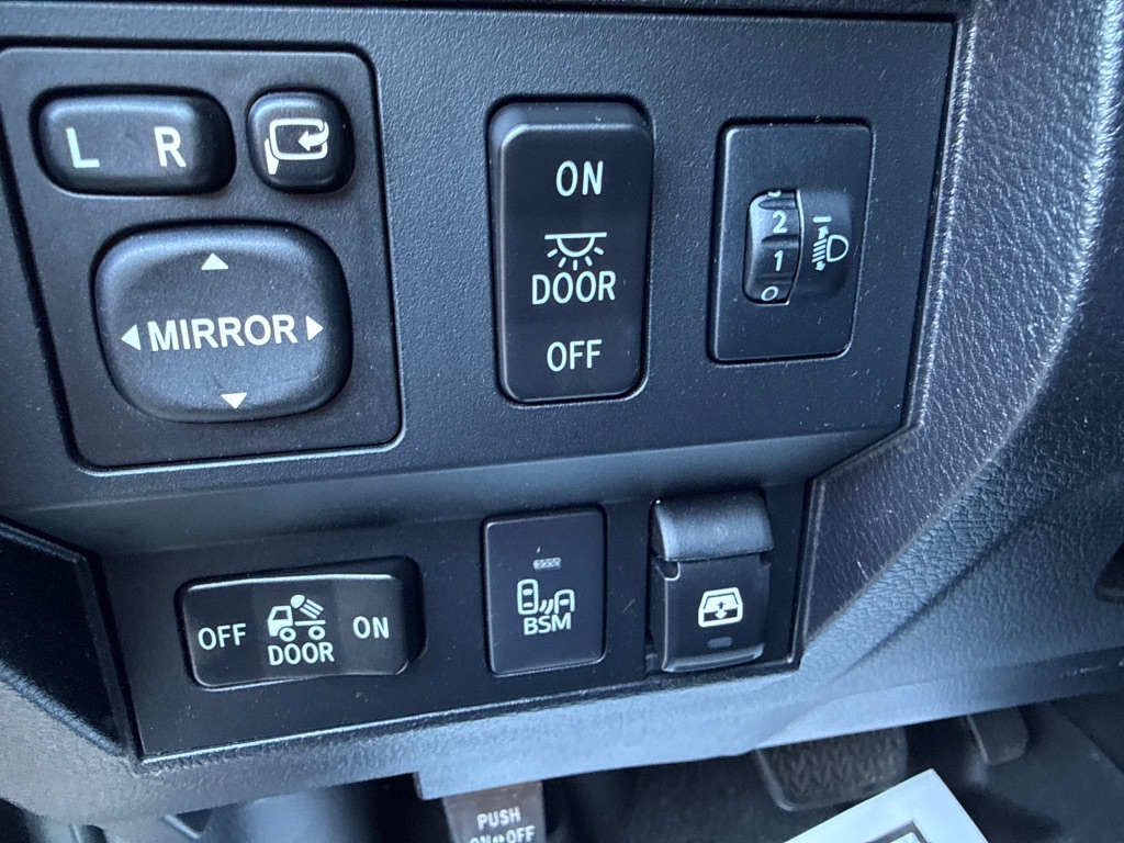 Photo 11 of this TOYOTA TUNDRA