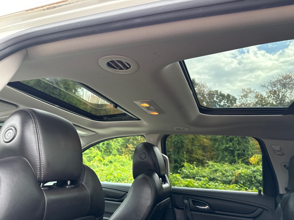 Photo 14 of this CHEVROLET TRAVERSE 2LT