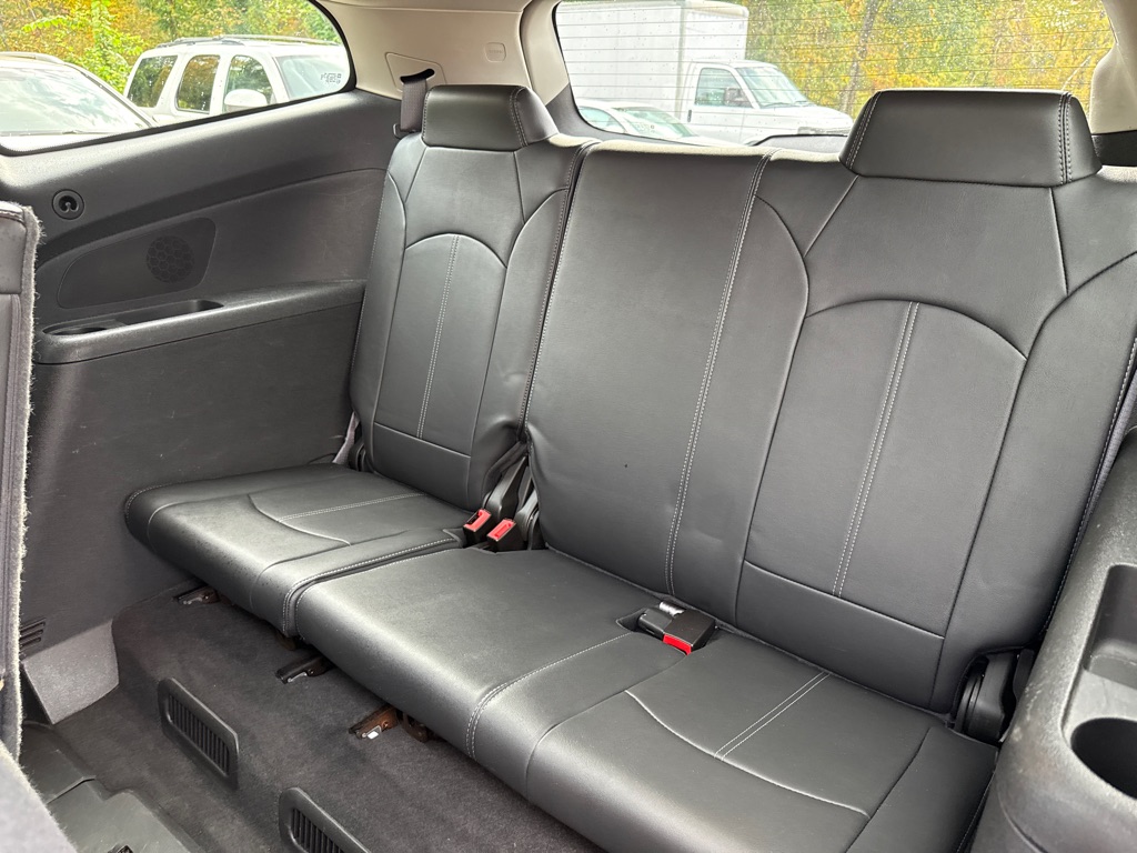 Photo 29 of this CHEVROLET TRAVERSE 2LT