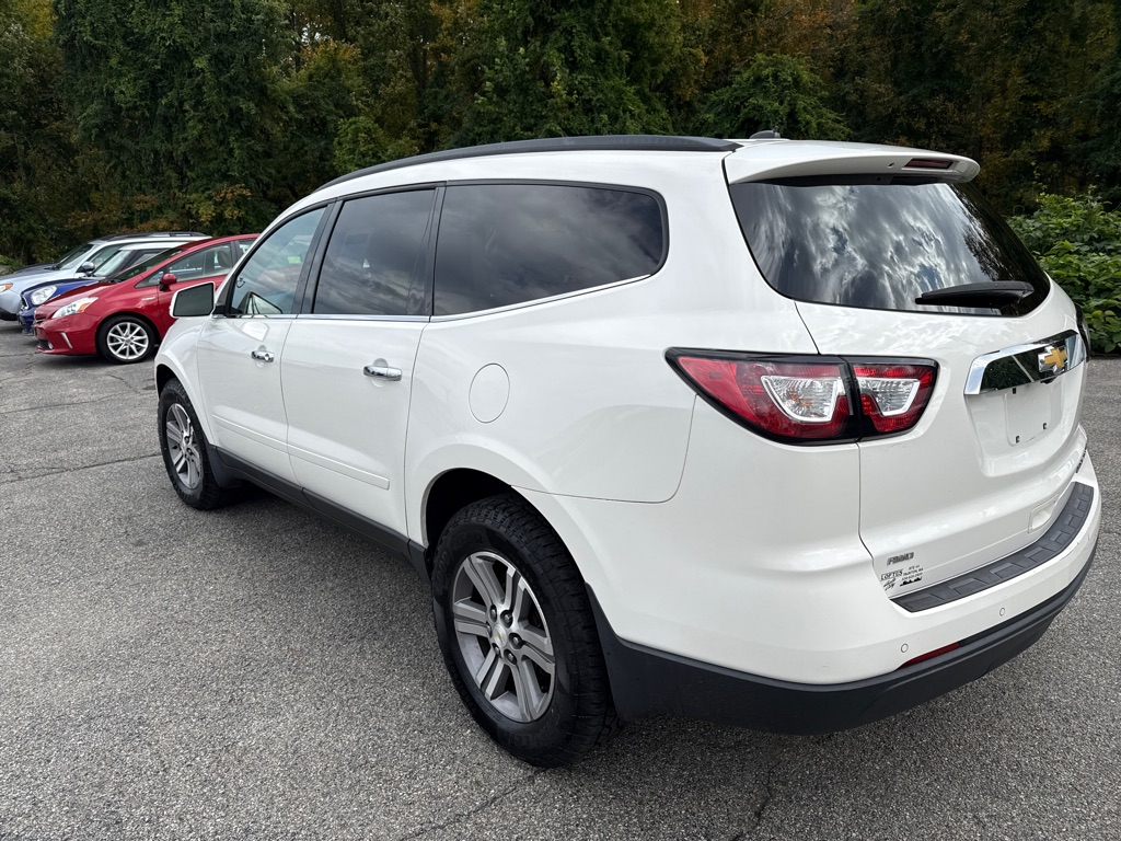Photo 4 of this CHEVROLET TRAVERSE 2LT