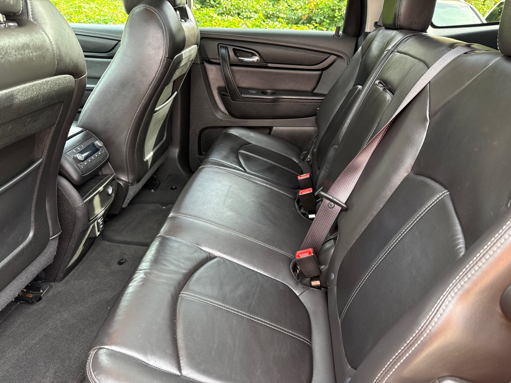 Photo 26 of this CHEVROLET TRAVERSE 2LT