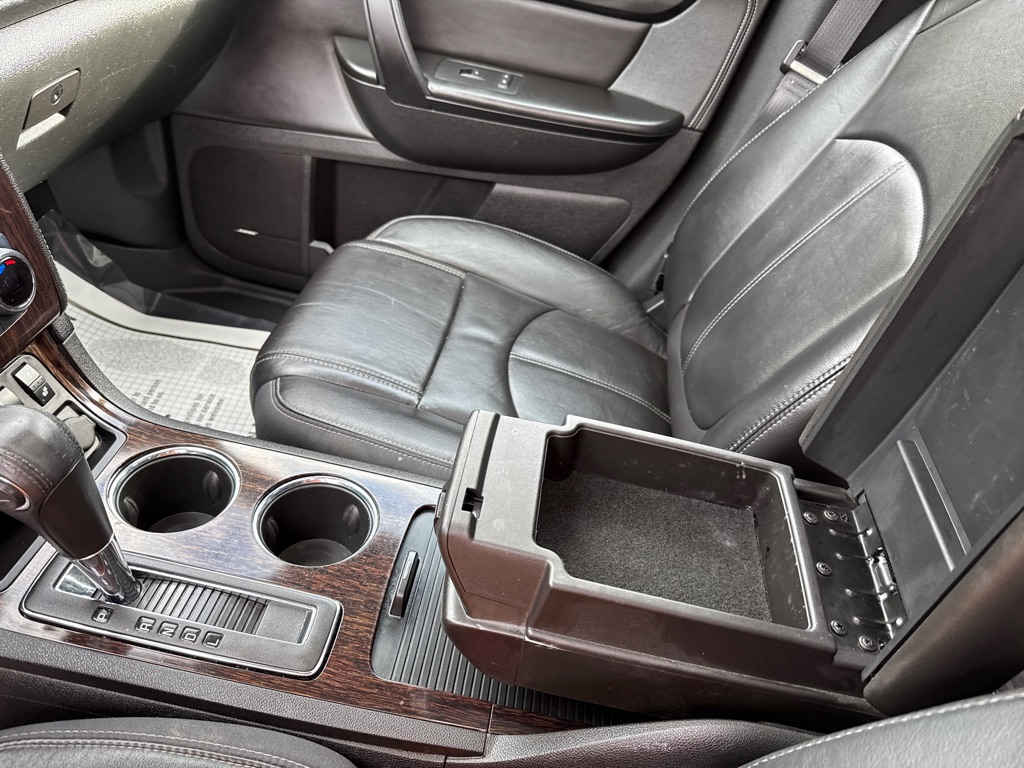 Photo 21 of this CHEVROLET TRAVERSE 2LT