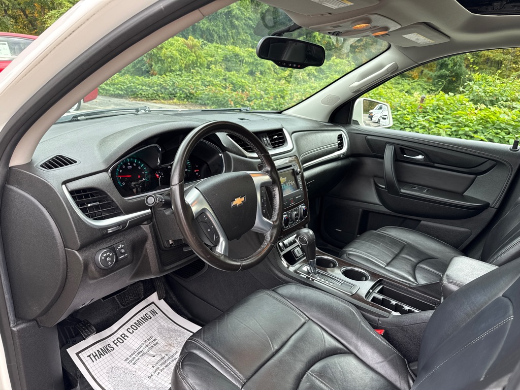 Photo 6 of this CHEVROLET TRAVERSE 2LT