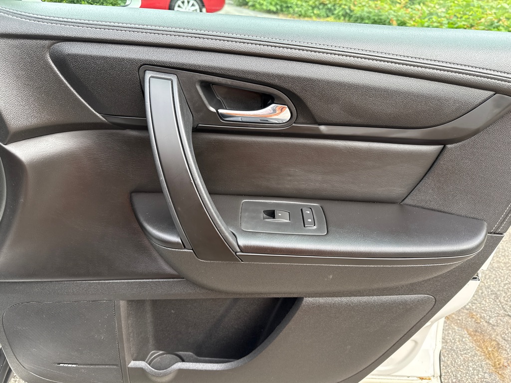 Photo 36 of this CHEVROLET TRAVERSE 2LT