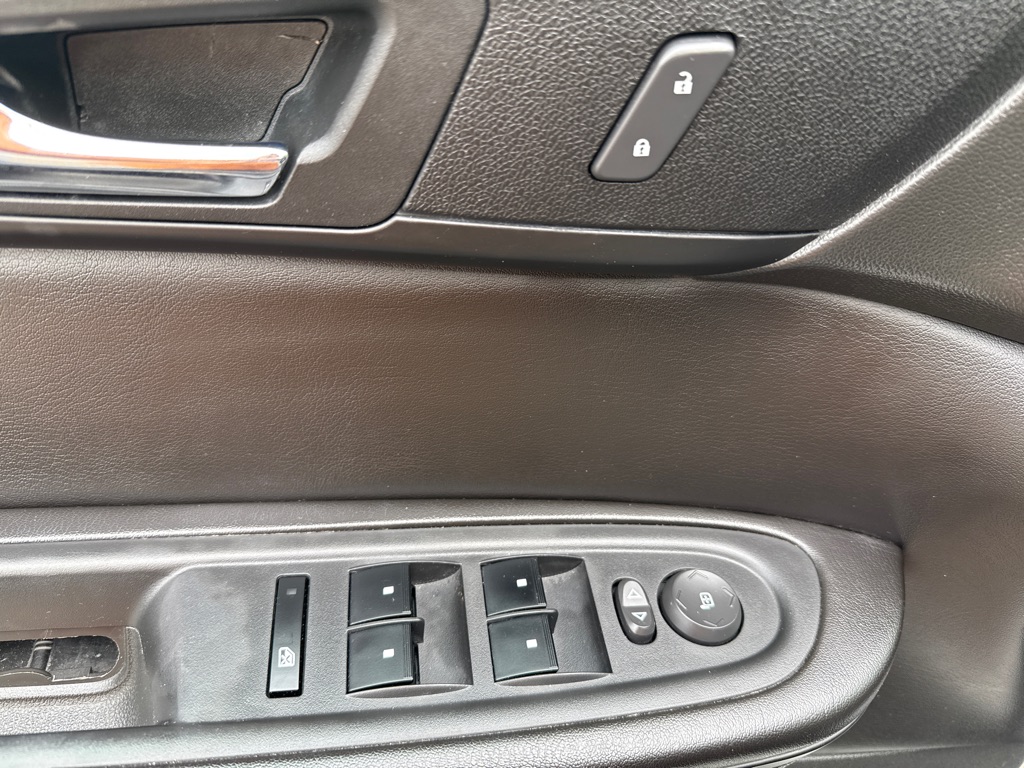 Photo 8 of this CHEVROLET TRAVERSE 2LT