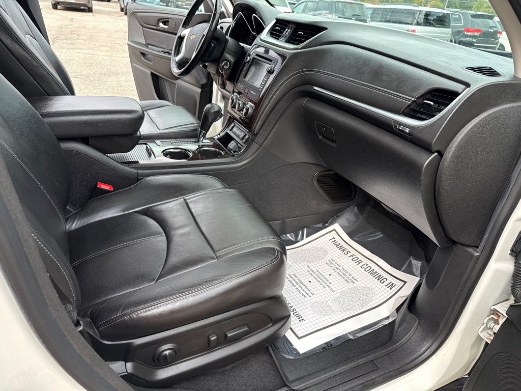 Photo 35 of this CHEVROLET TRAVERSE 2LT