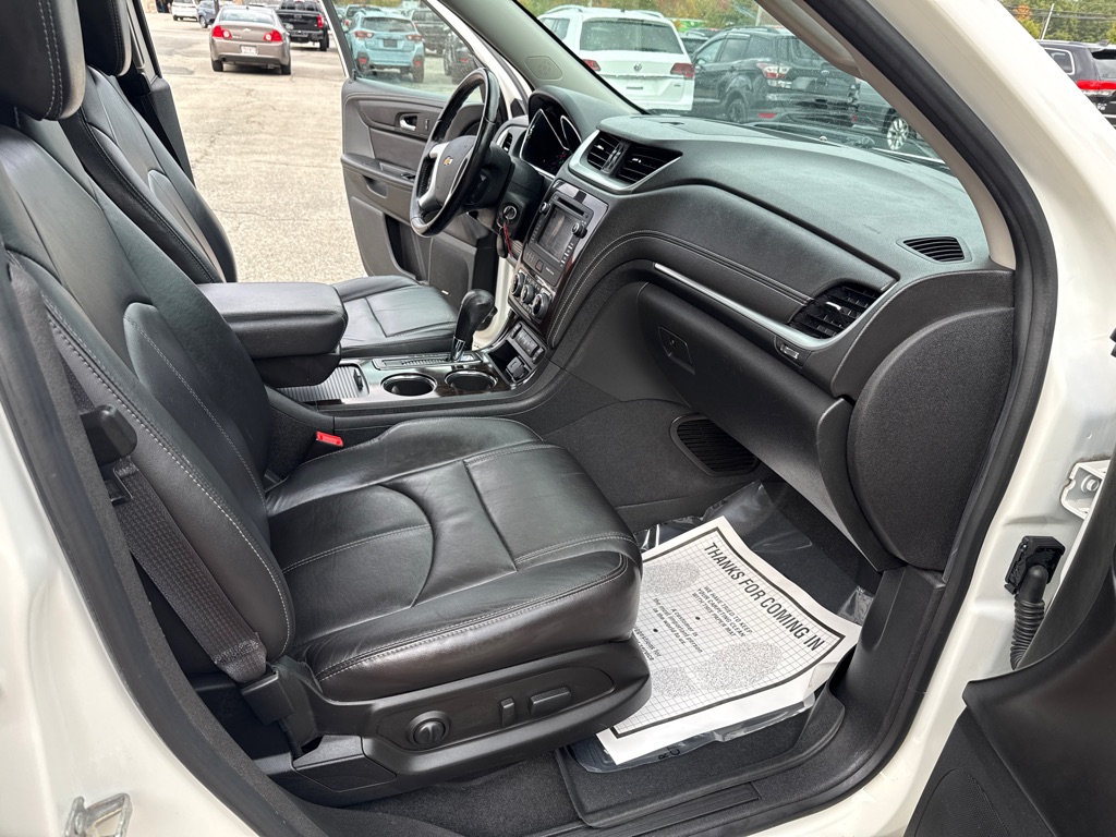 Photo 38 of this CHEVROLET TRAVERSE 2LT