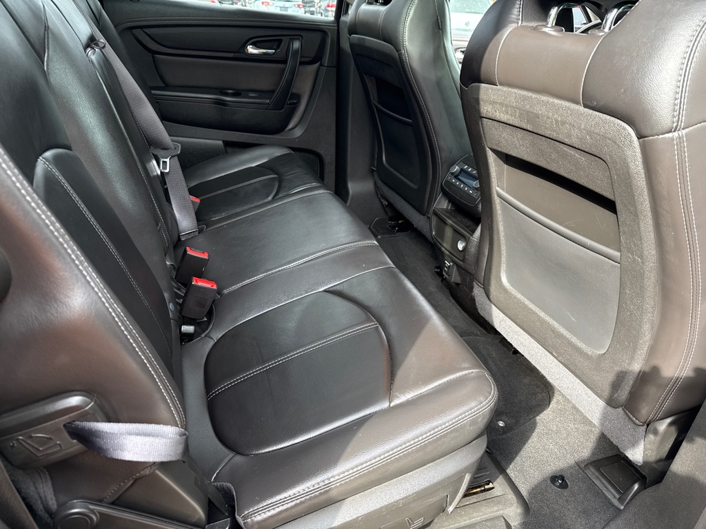 Photo 33 of this CHEVROLET TRAVERSE 2LT