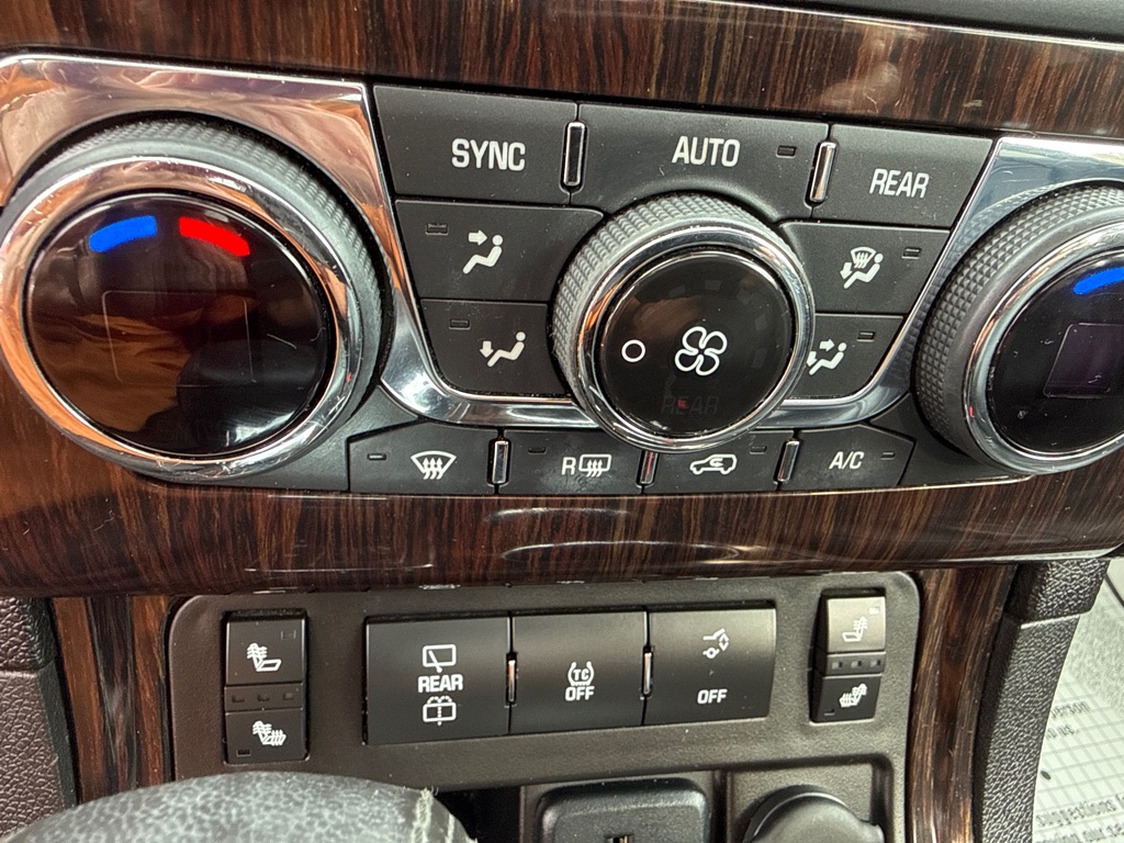 Photo 18 of this CHEVROLET TRAVERSE 2LT