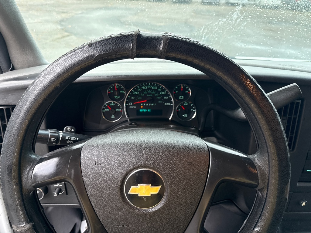 Photo 17 of this CHEVROLET EXPRESS G2500