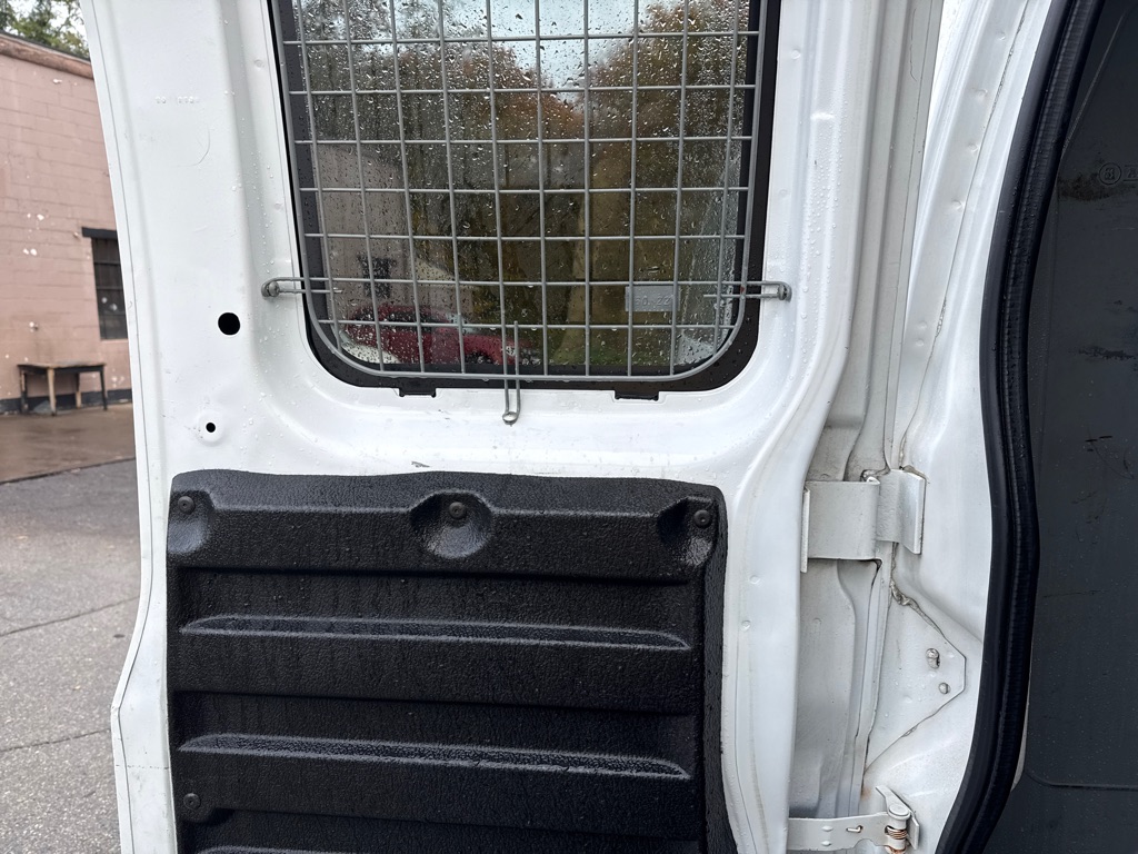 Photo 6 of this CHEVROLET EXPRESS G2500