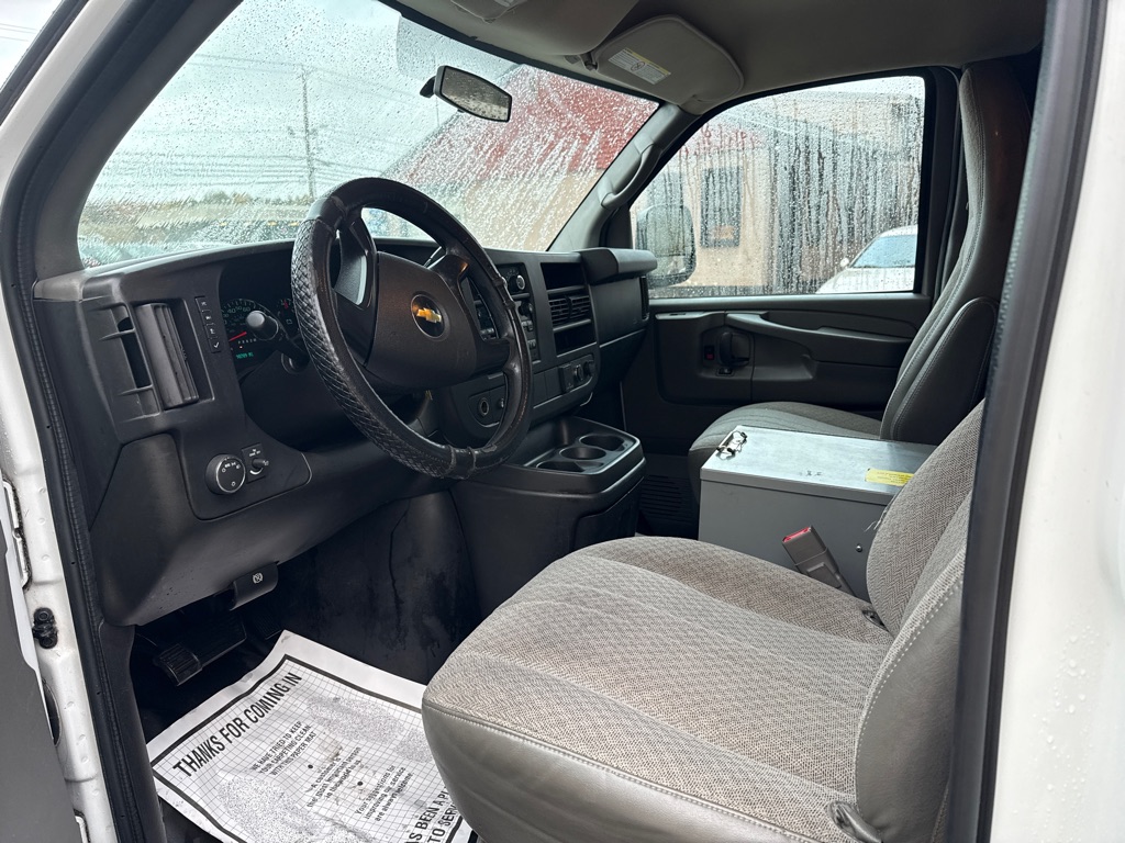 Photo 14 of this CHEVROLET EXPRESS G2500