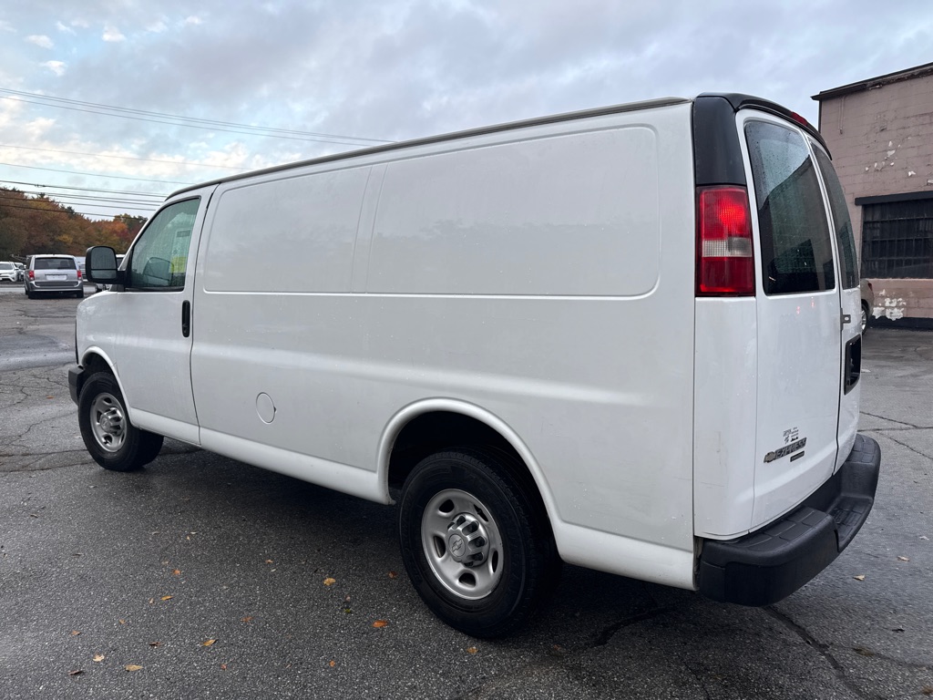 Photo 13 of this CHEVROLET EXPRESS G2500