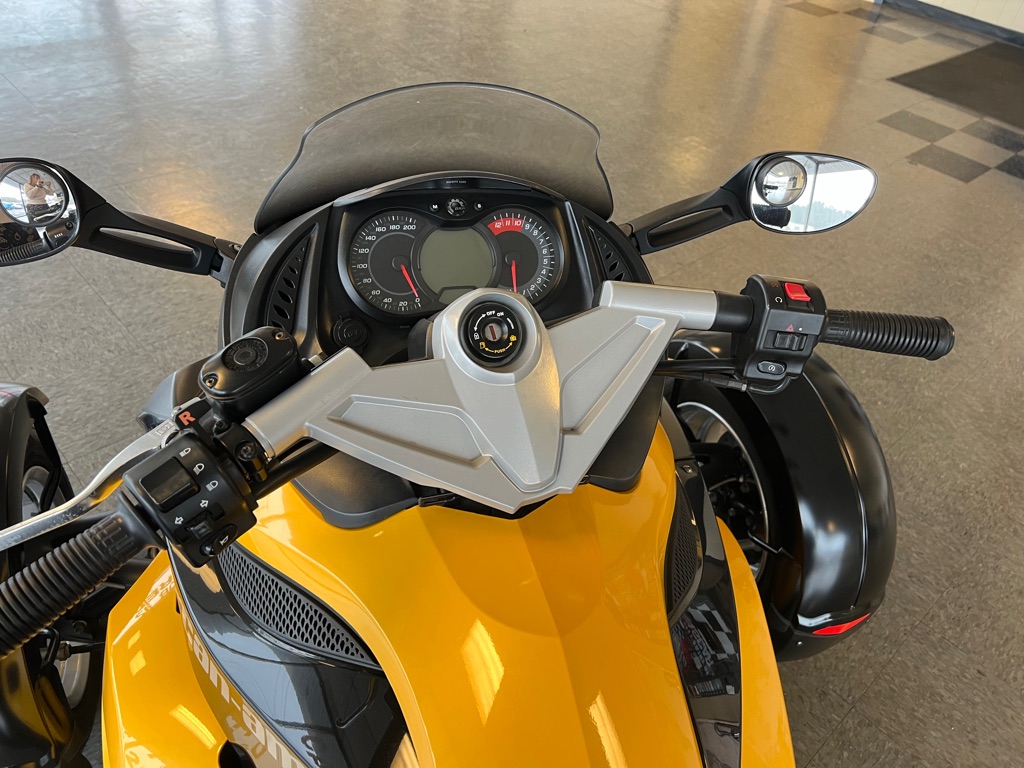 Photo 6 of this CAN AM SPYDER