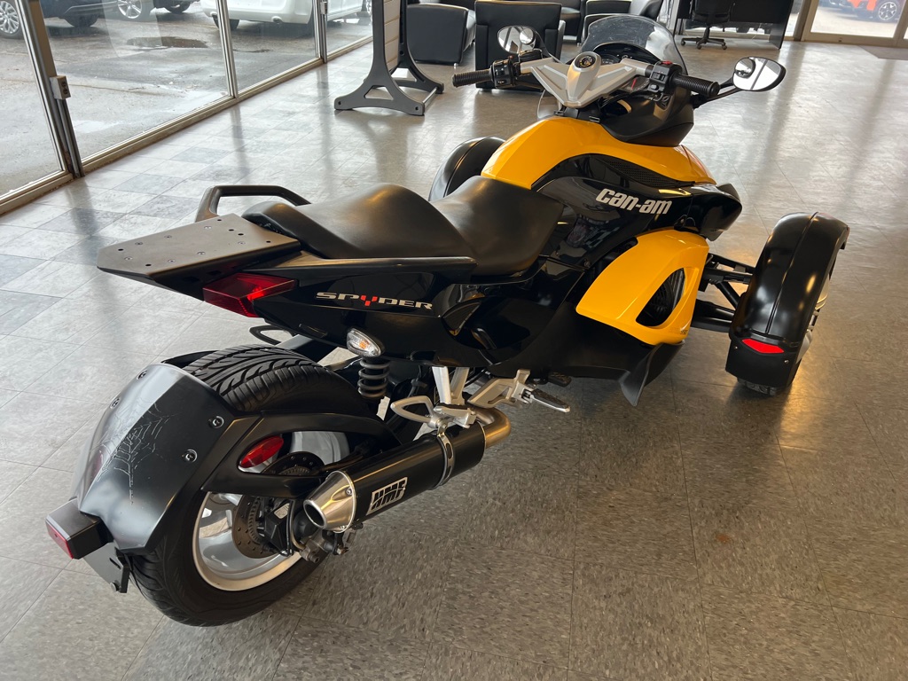 Photo 4 of this CAN AM SPYDER