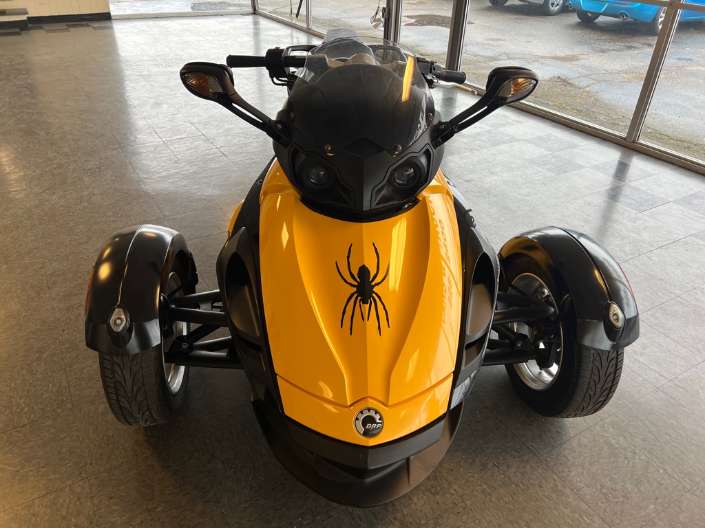 Photo 3 of this CAN AM SPYDER