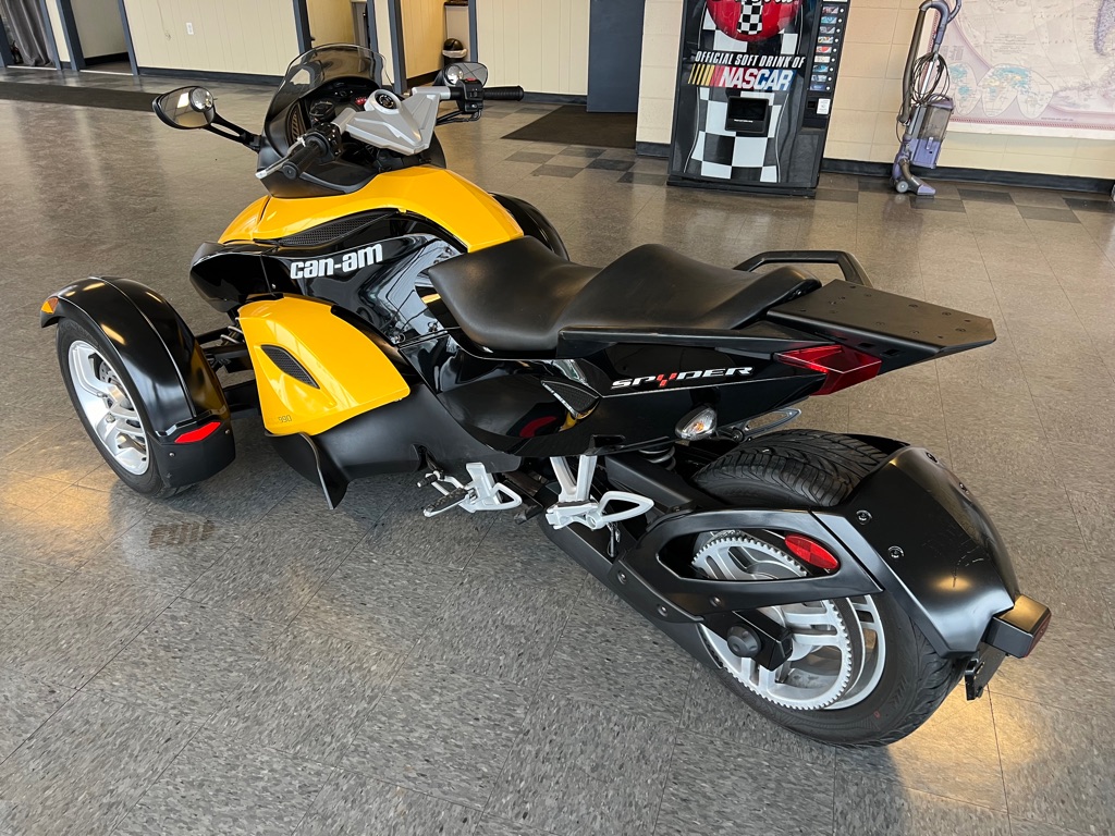 Photo 5 of this CAN AM SPYDER