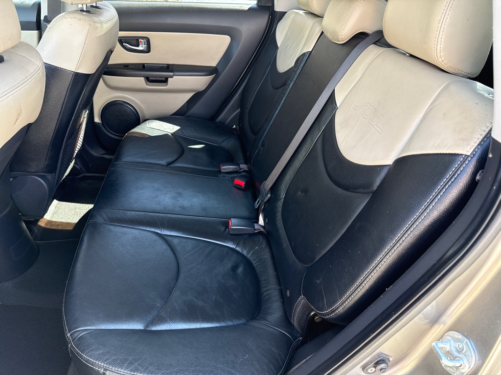Photo 21 of this KIA SOUL
