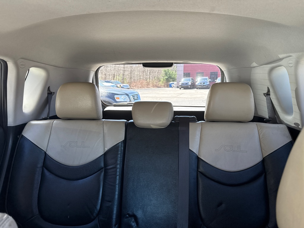 Photo 20 of this KIA SOUL