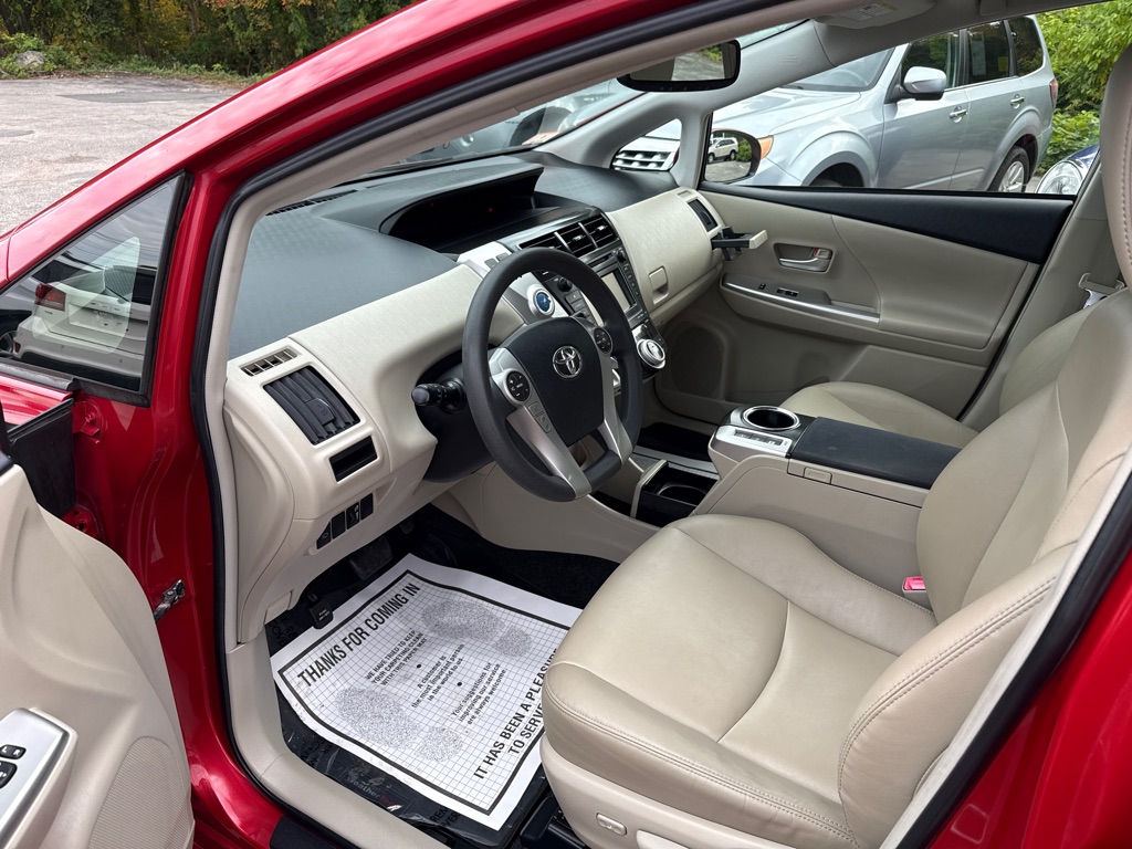 Photo 5 of this TOYOTA PRIUS V